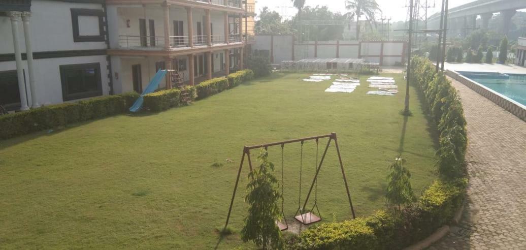 Aristro Club Hotel Kolkata Bagian luar foto