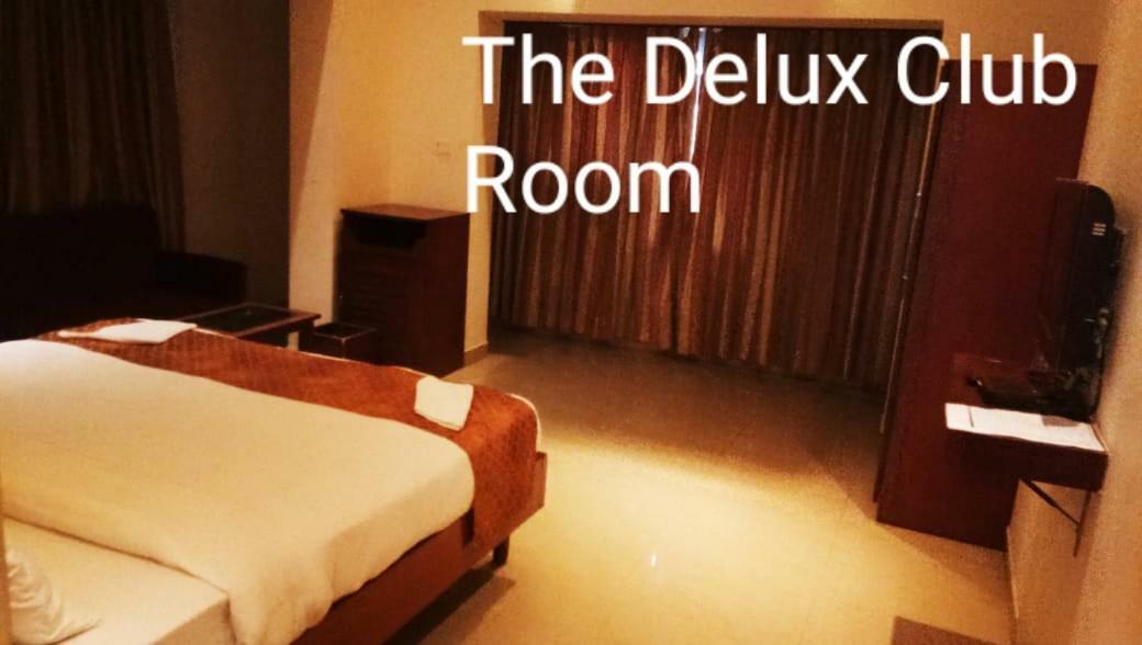 Aristro Club Hotel Kolkata Bagian luar foto