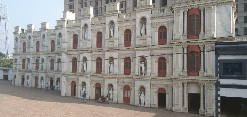 Aristro Club Hotel Kolkata Bagian luar foto
