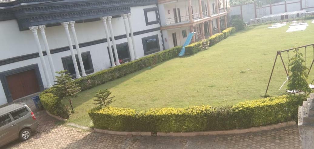Aristro Club Hotel Kolkata Bagian luar foto