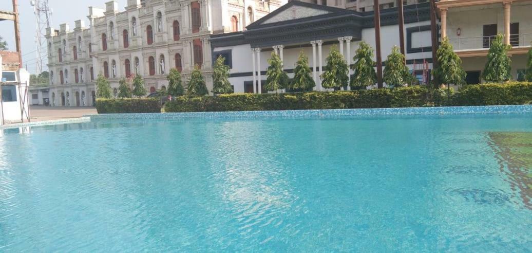 Aristro Club Hotel Kolkata Bagian luar foto