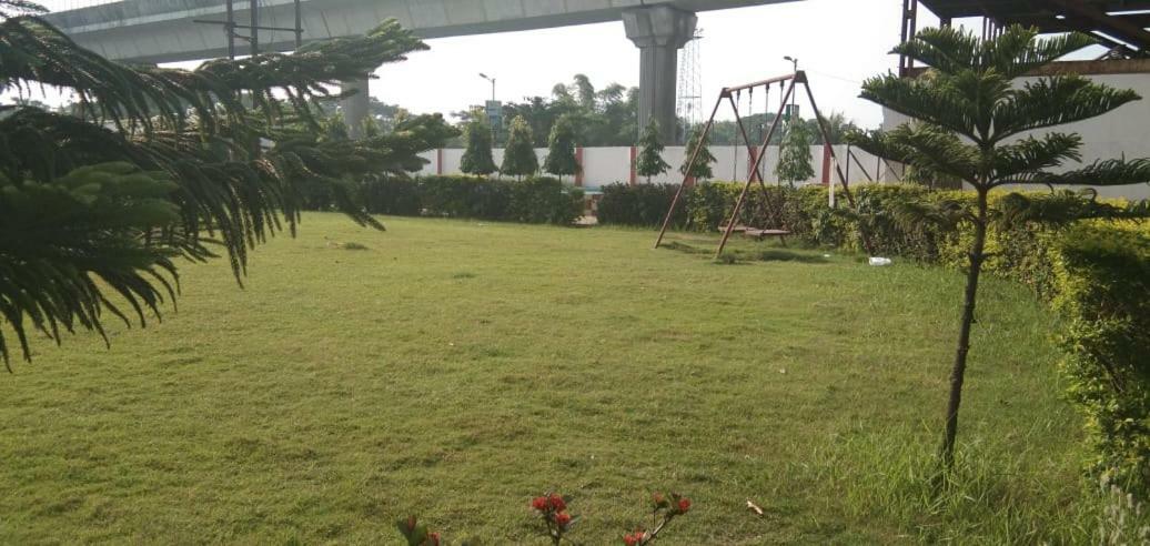 Aristro Club Hotel Kolkata Bagian luar foto