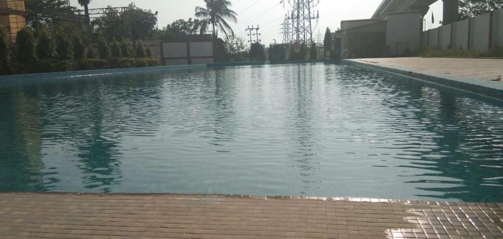 Aristro Club Hotel Kolkata Bagian luar foto